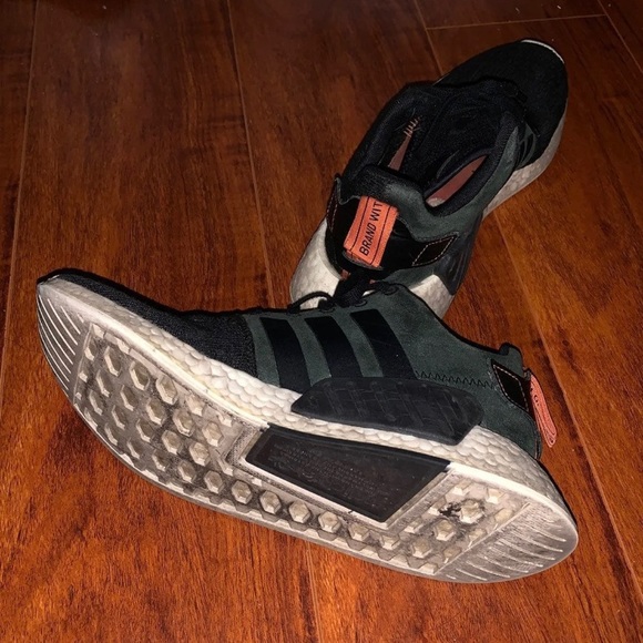 Adidas NMD R2 - Picture 2 of 3